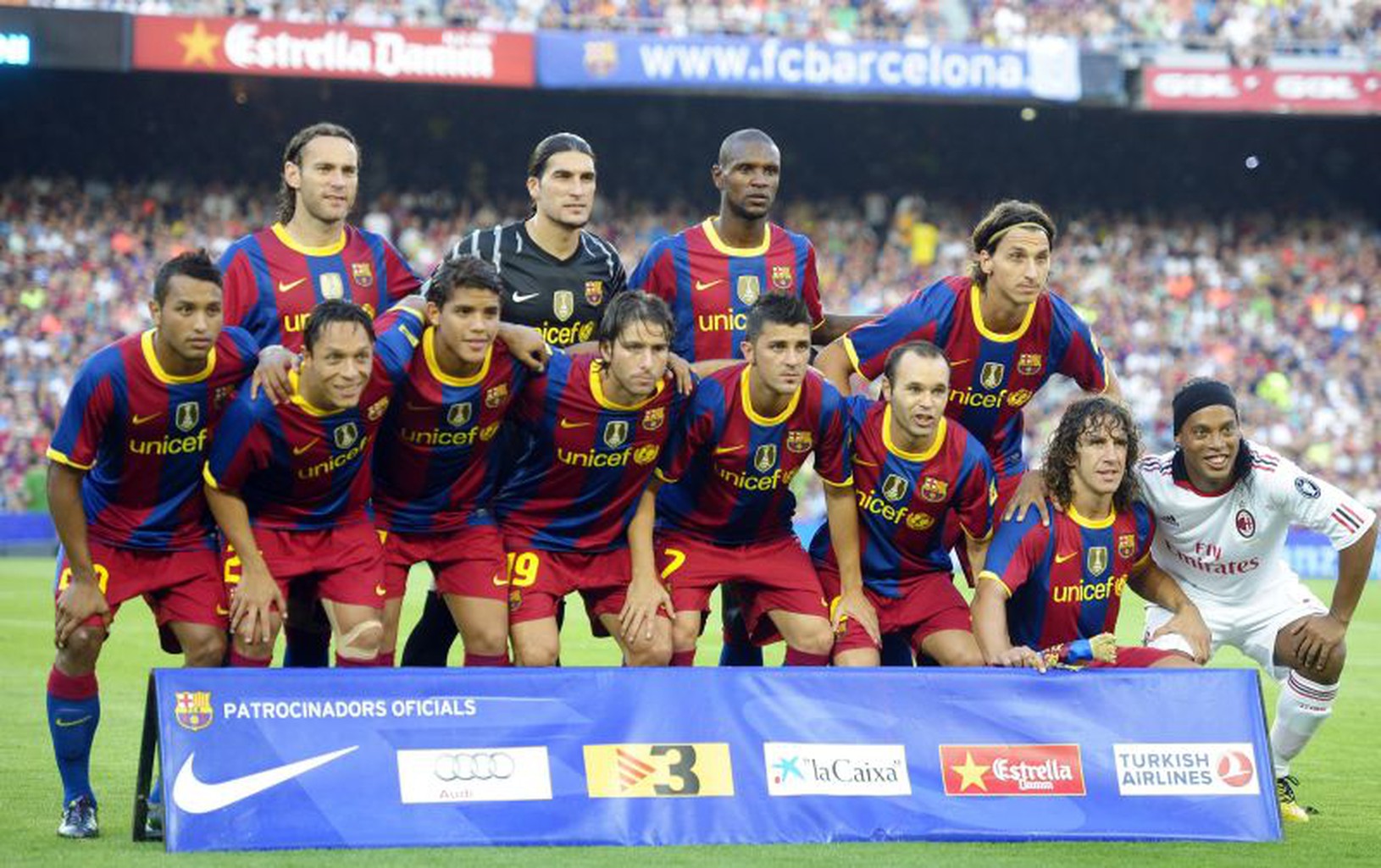 Hráči Barcelony a Ronaldinho