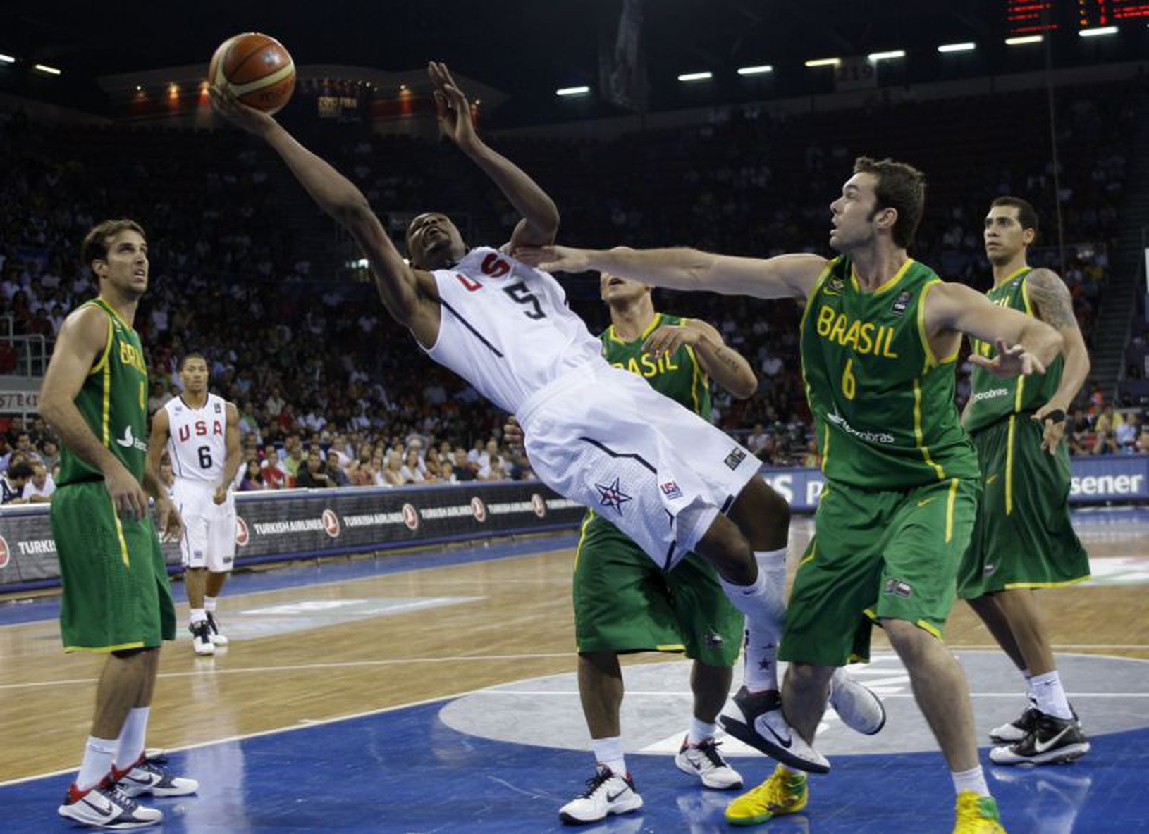 Kevin Durant v akrobatickej