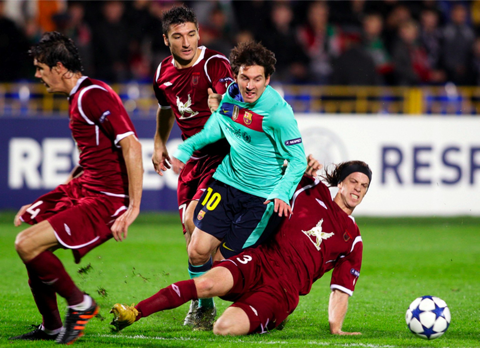 Lionel Messi bojuje o