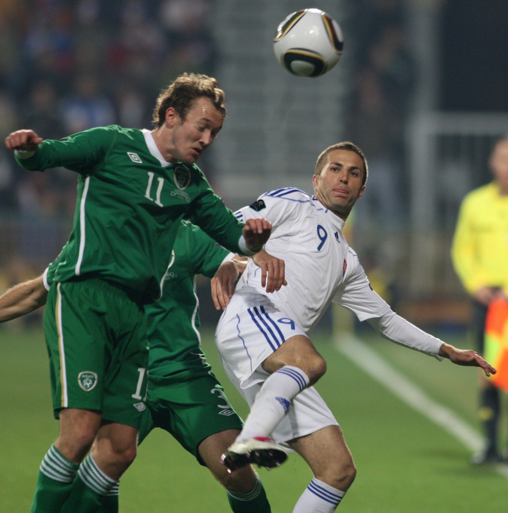 McGeady hlavičkuje pred Šestákom