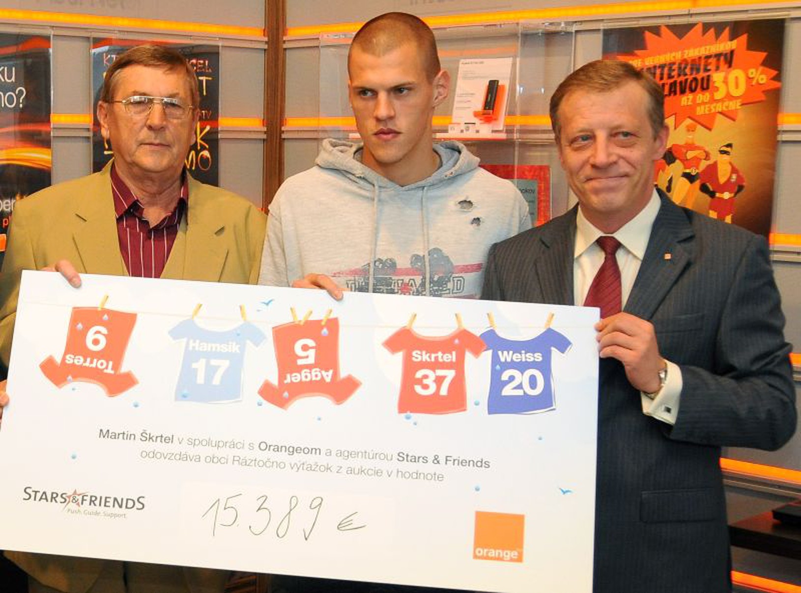 Martin Škrtel odovzdal šek