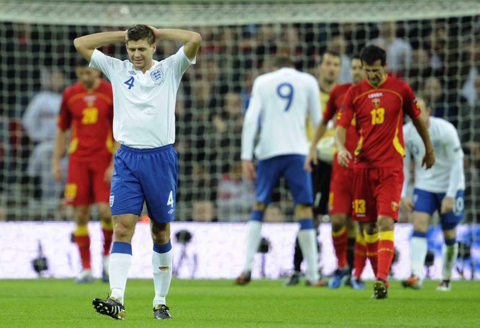 Sklamaný Steven Gerrard