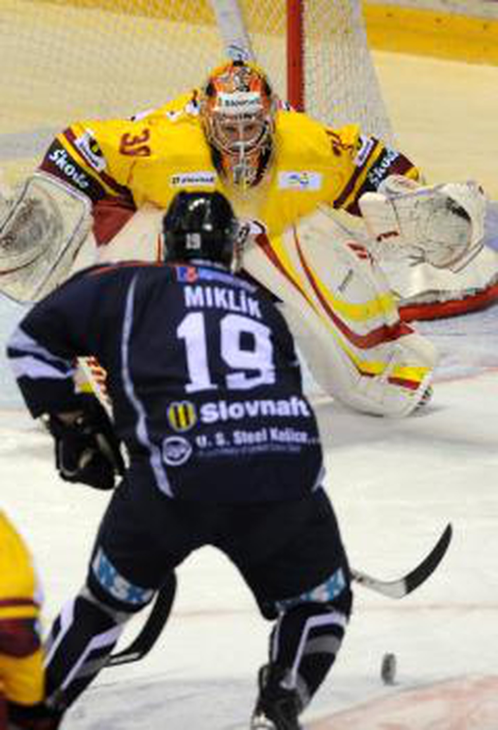 Michel Miklík a brankár