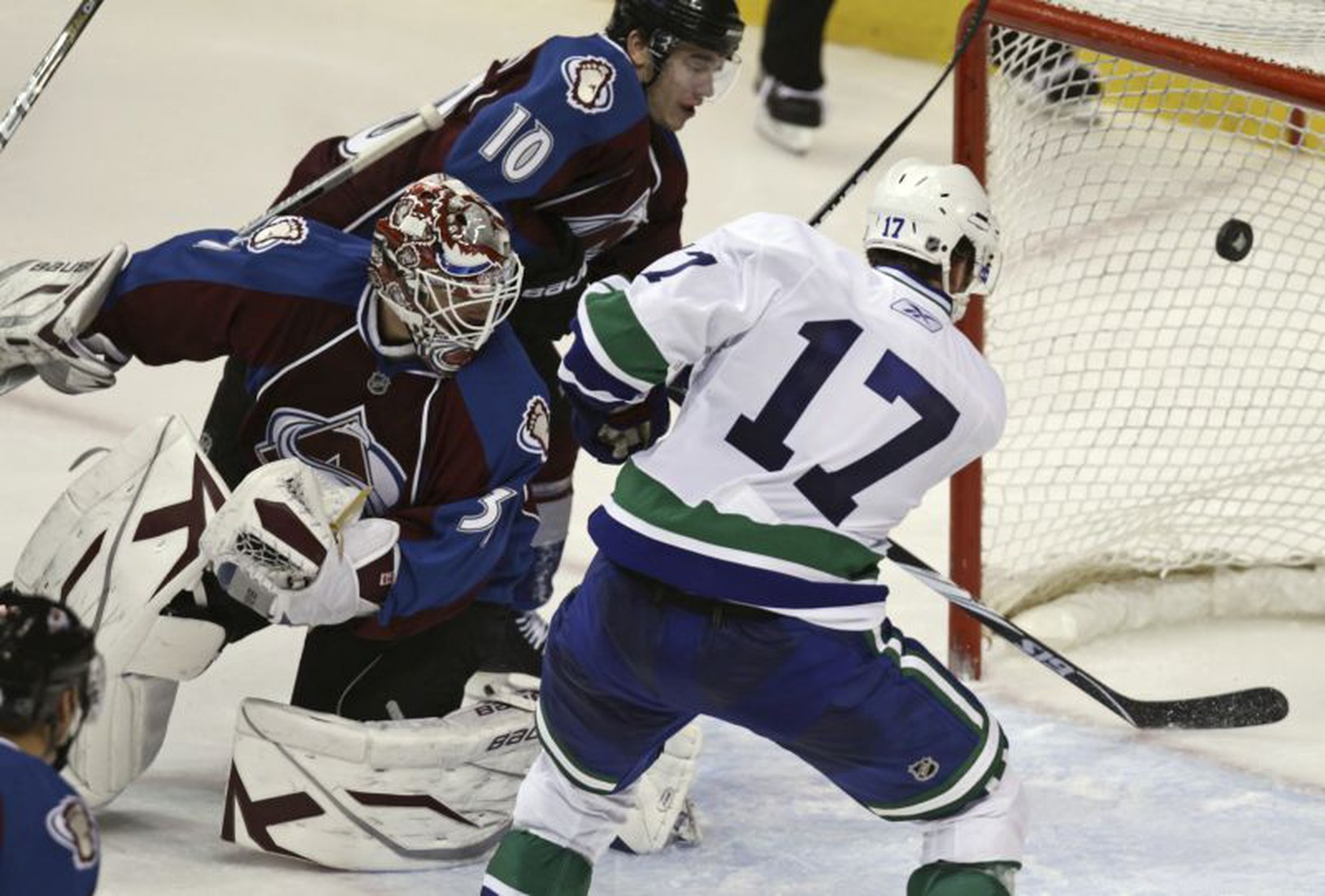Ryan Kesler prekonáva Petra