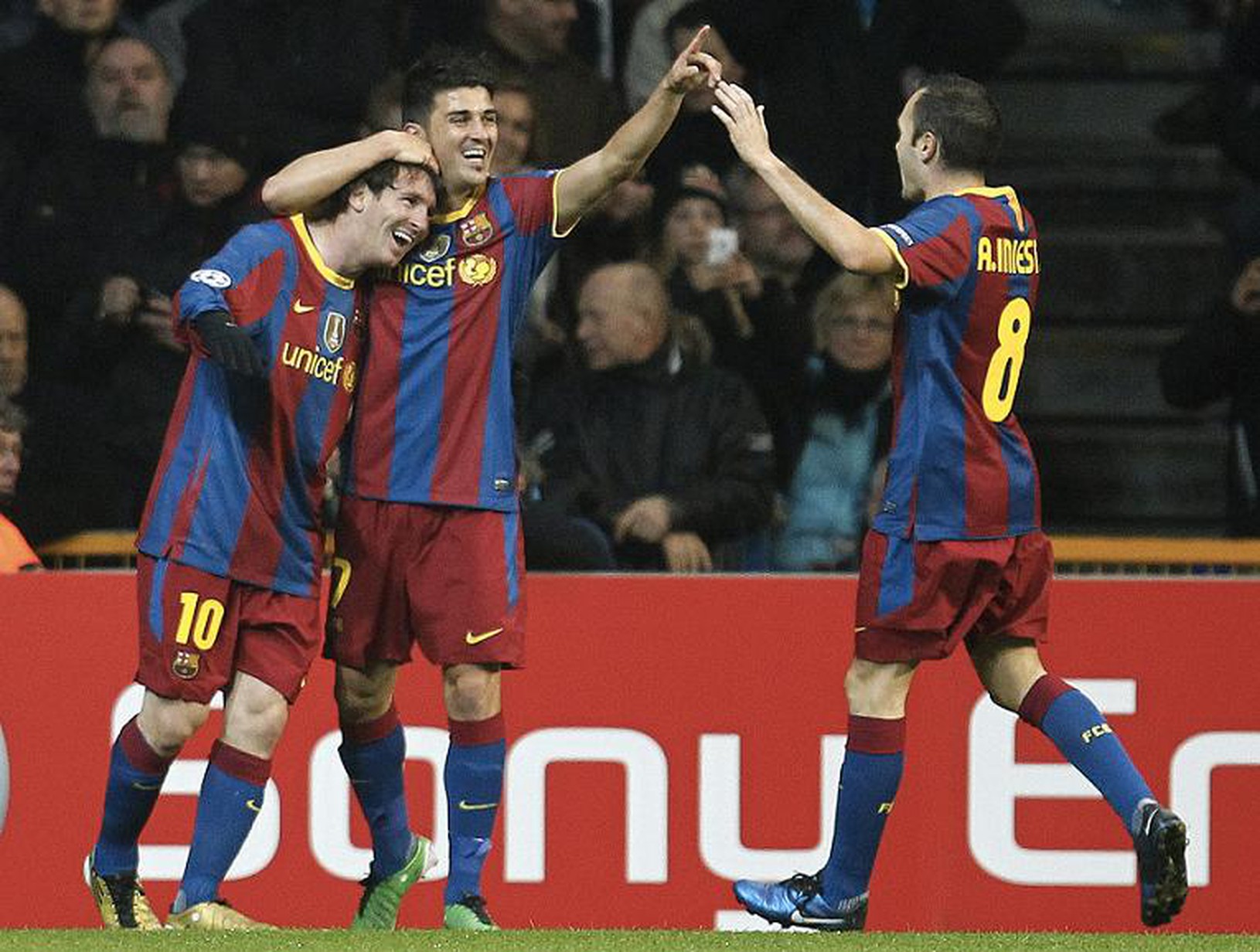 Messi, Villa a Iniesta