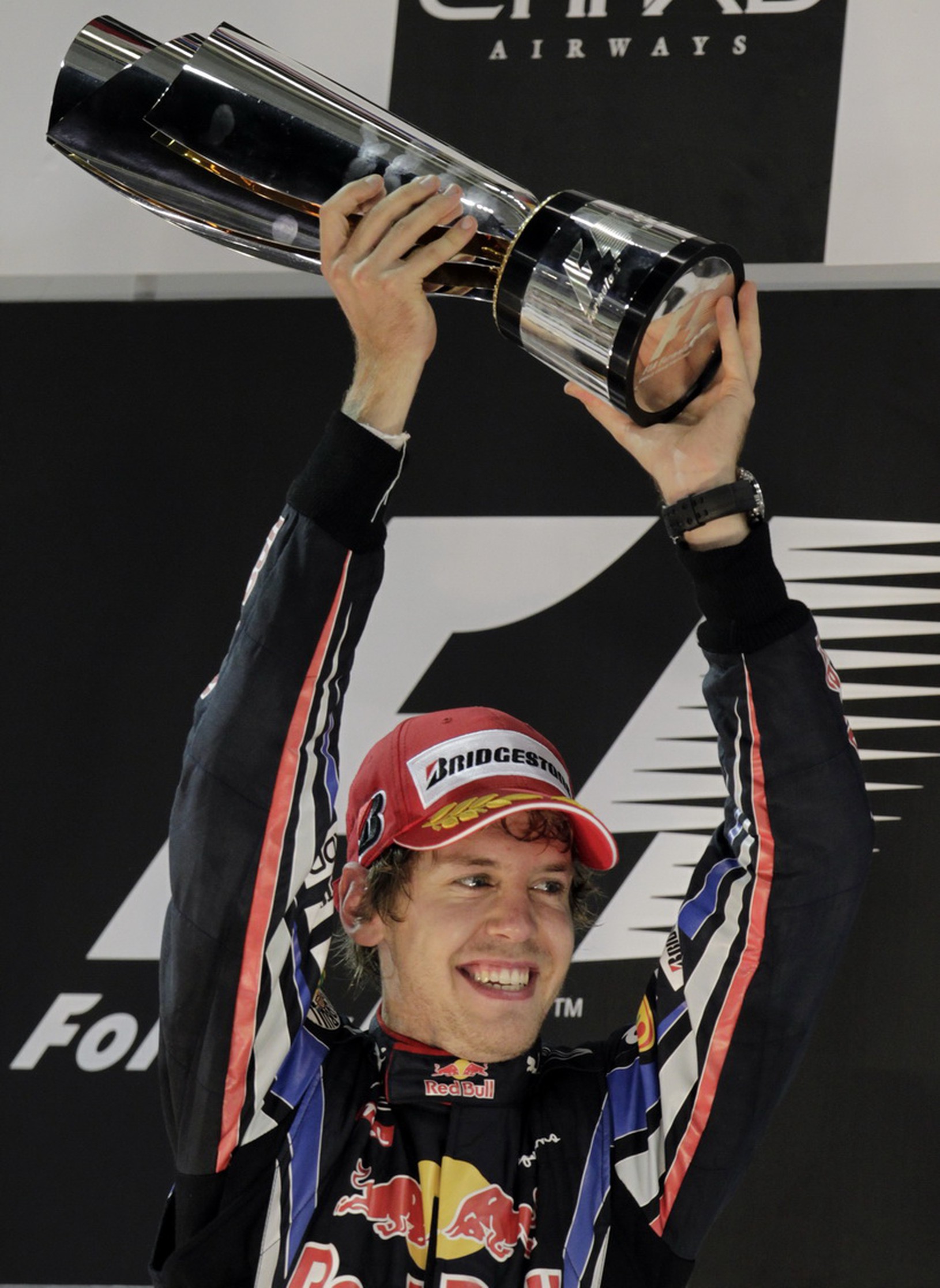 Sebastian Vettel s pohárom