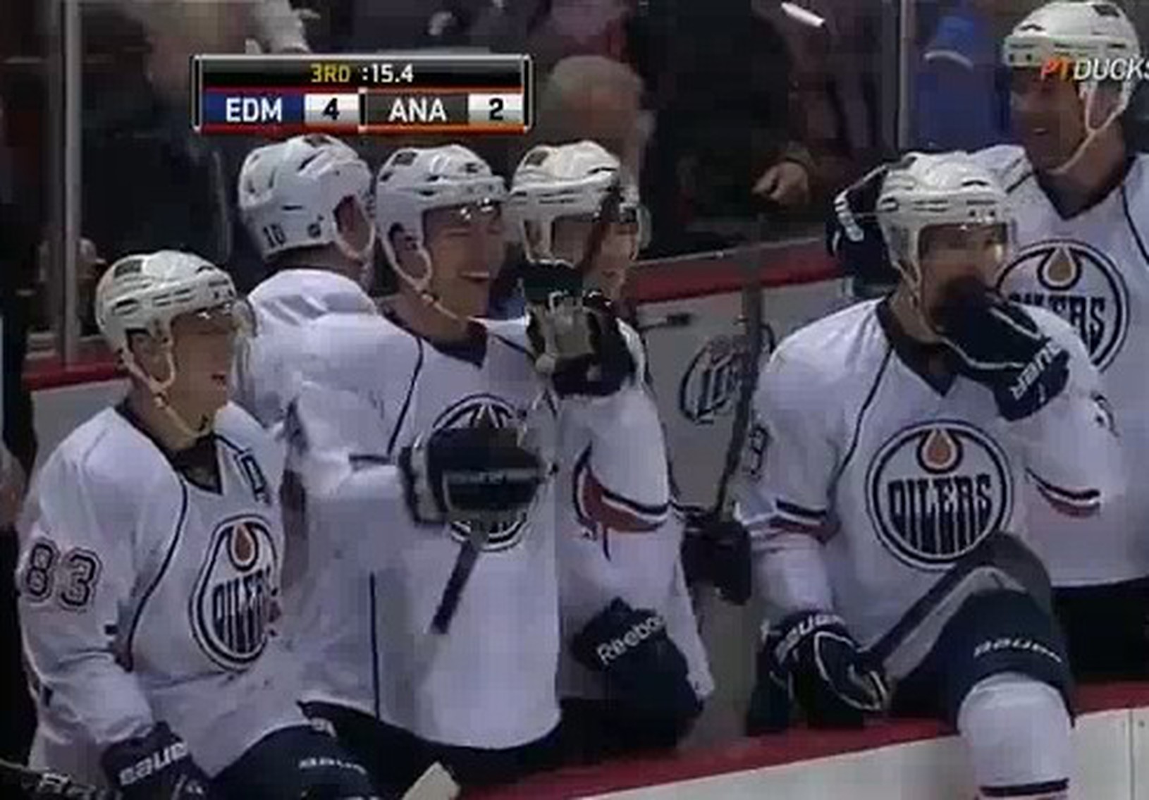 Škodoradostné pohľady hráčov Edmontonu