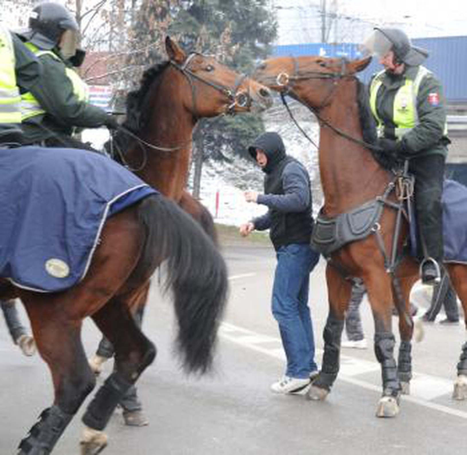 Polícia usmerňuje trnavských priaznivcov