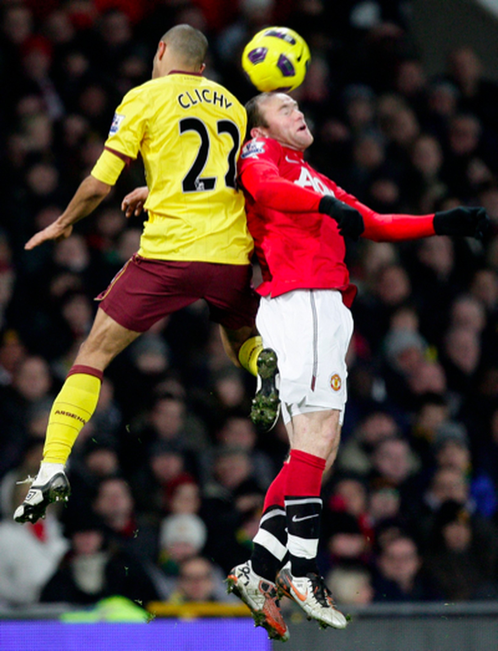 Gael Clichy v hlavičkovom
