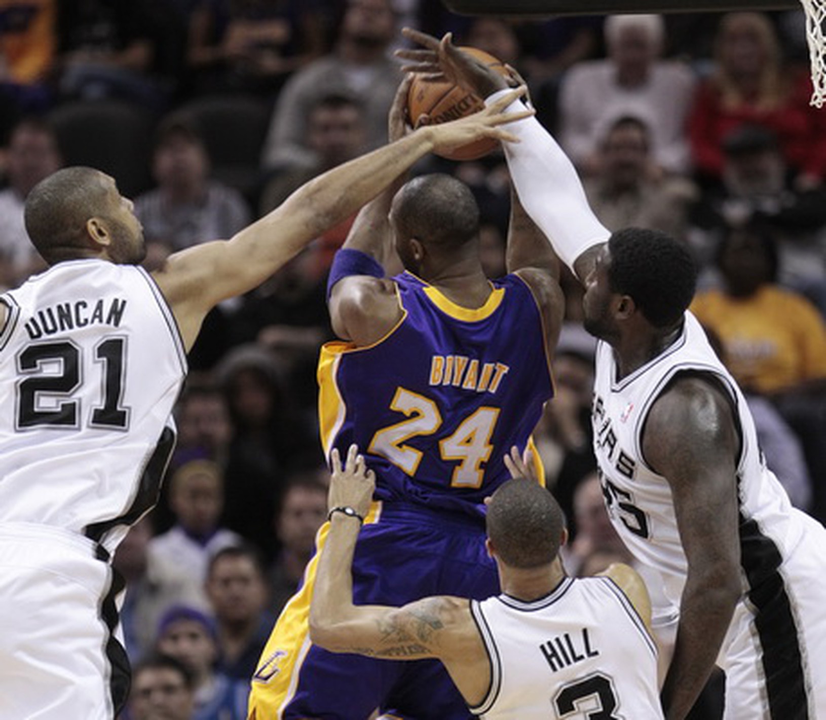Kobe Bryant v obkľúčení