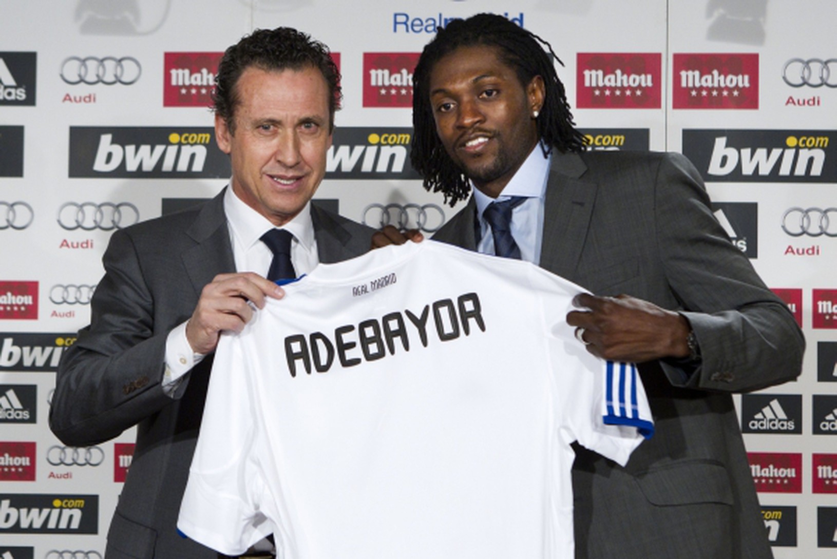 Emmanuel Adebayor drží svoj