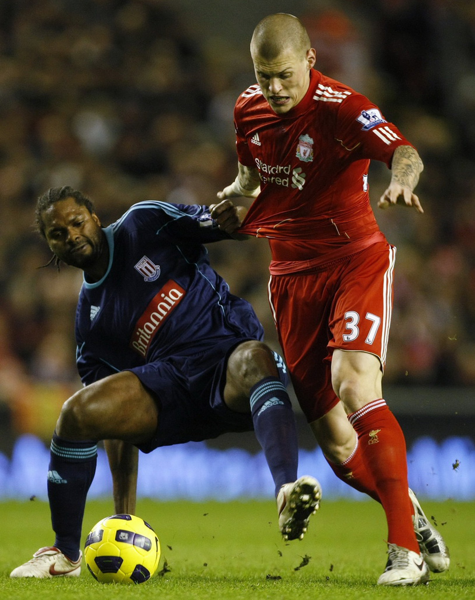 Martin Škrtel a Salif
