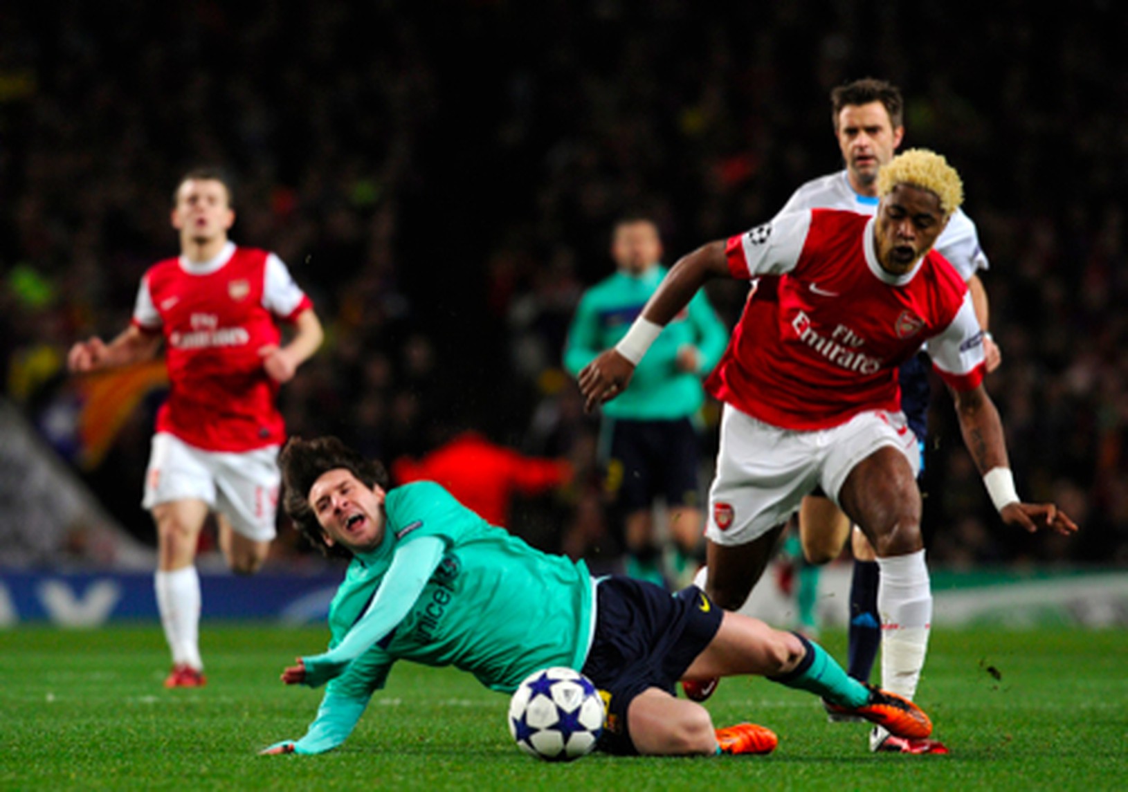 Alexander Song a Messi