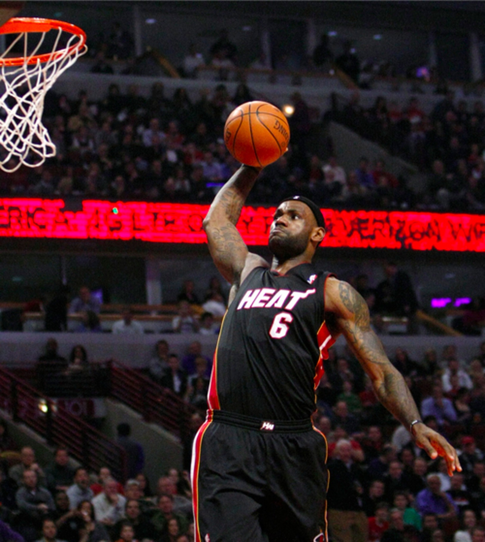 Lebron James zaznamenal 29