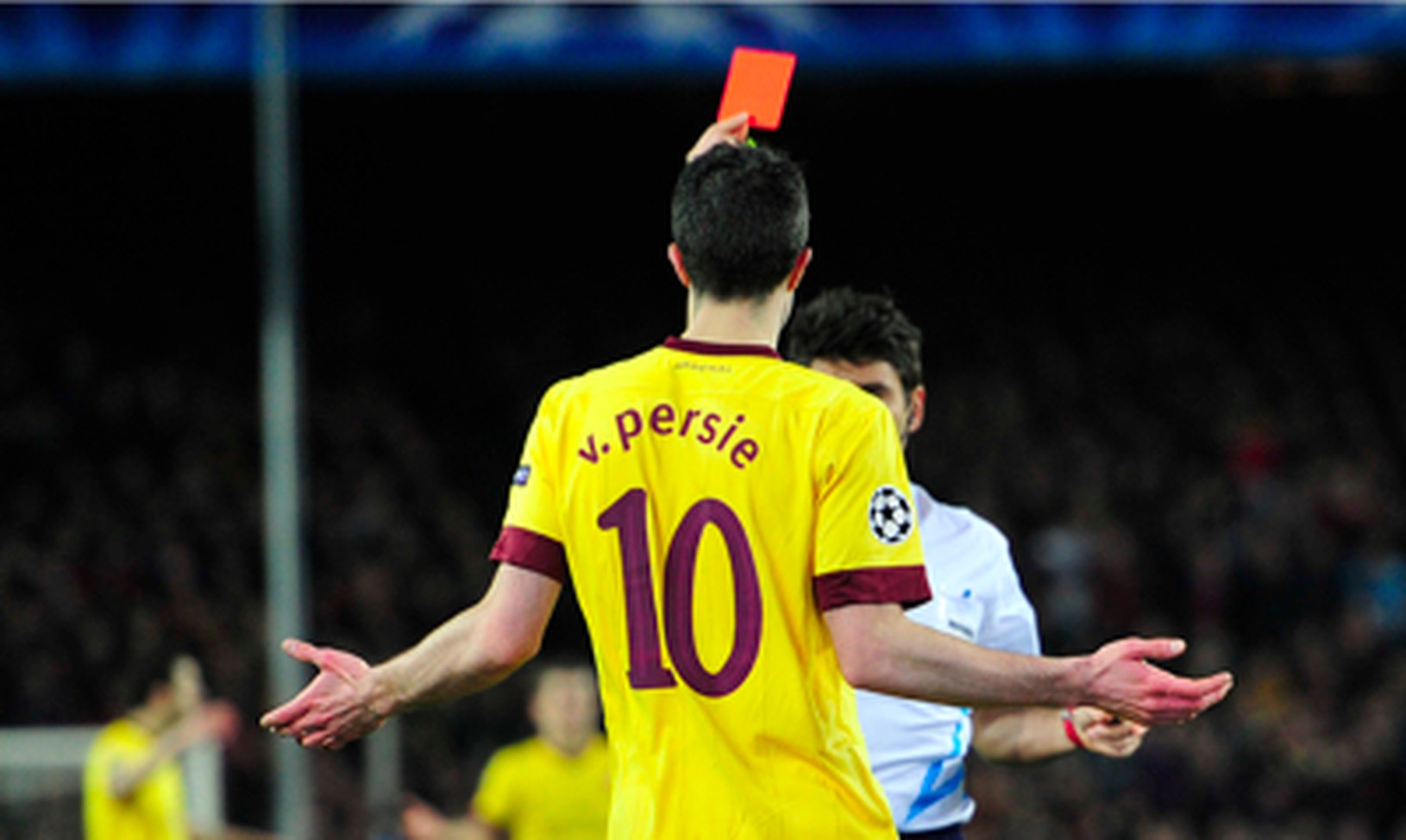 Van Persie dostal červenú