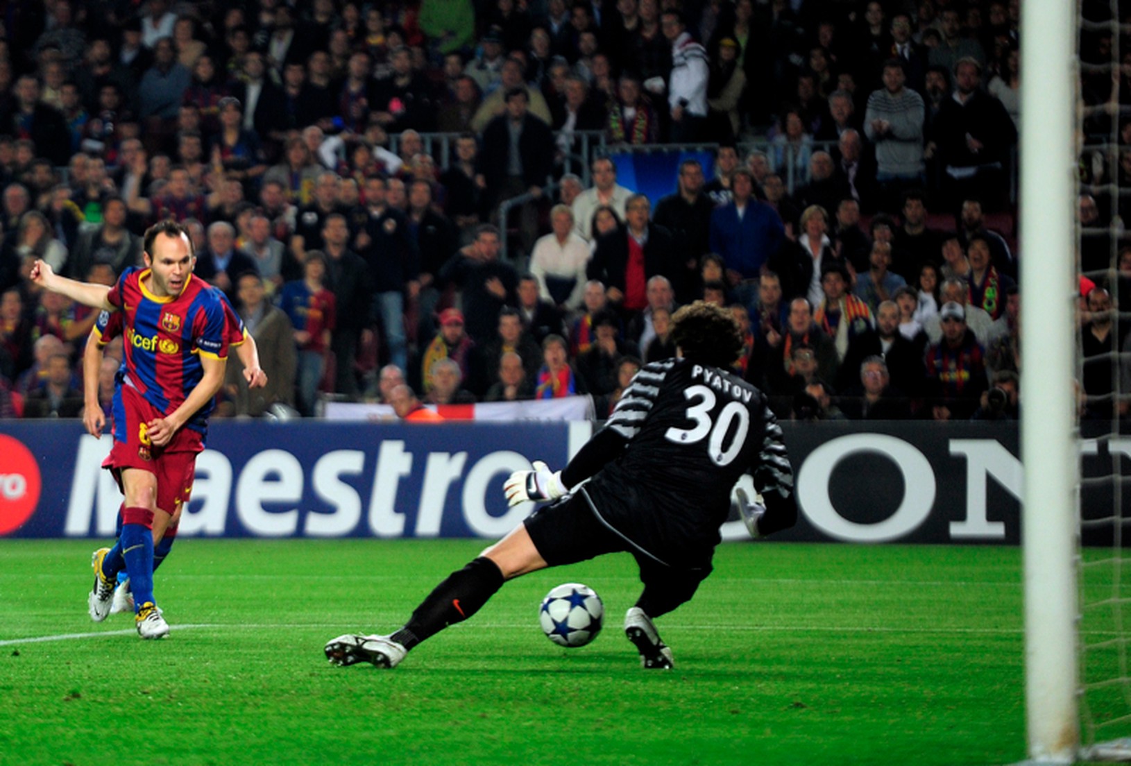 Andres Iniesta dáva gól