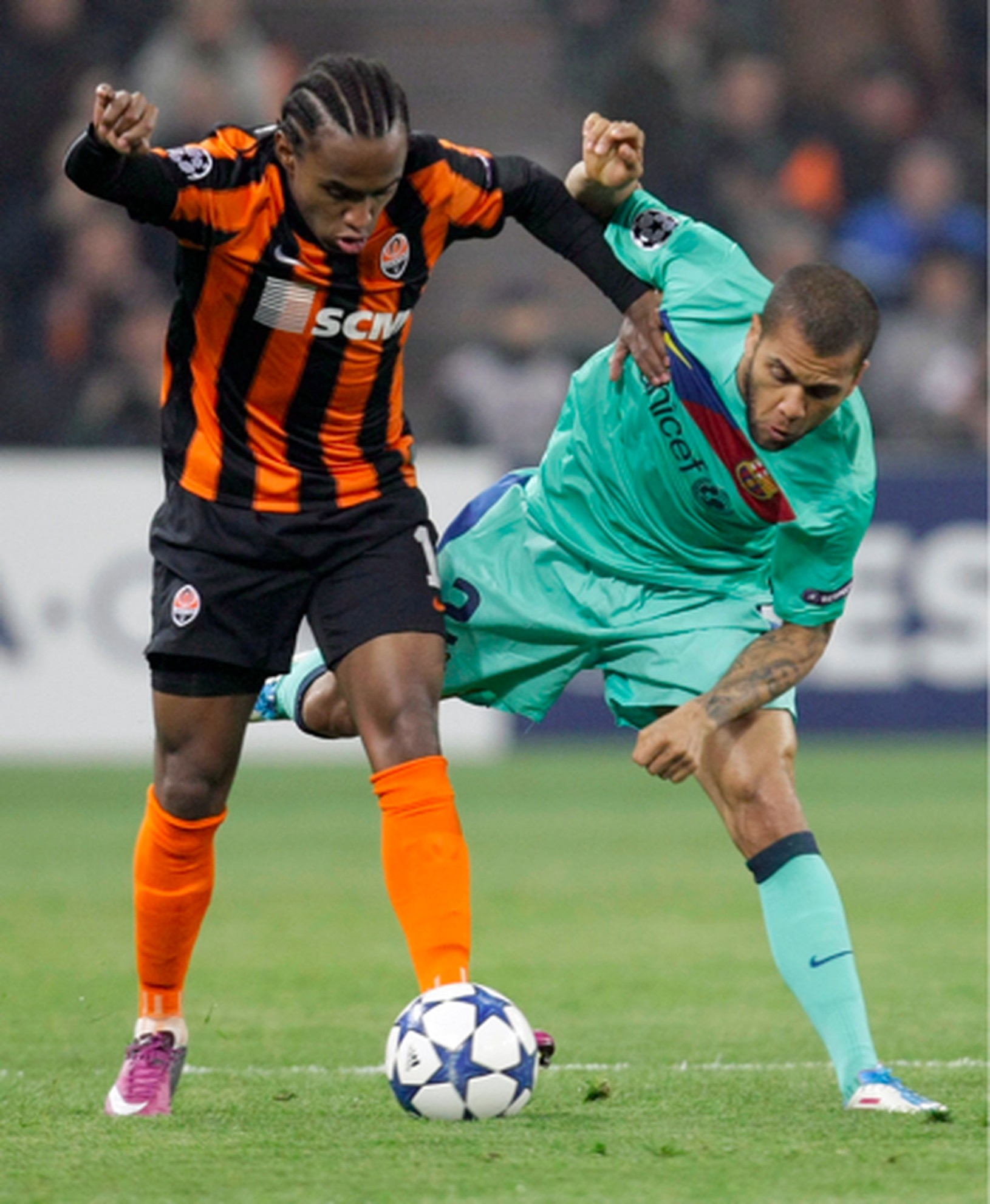 Willian a Daniel Alves