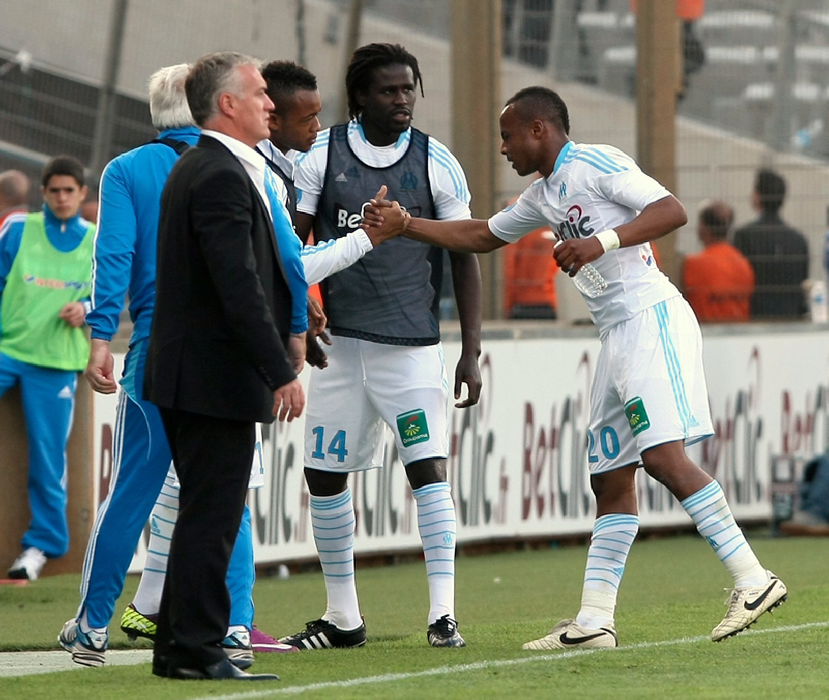 Andre Ayew oslavuje gól