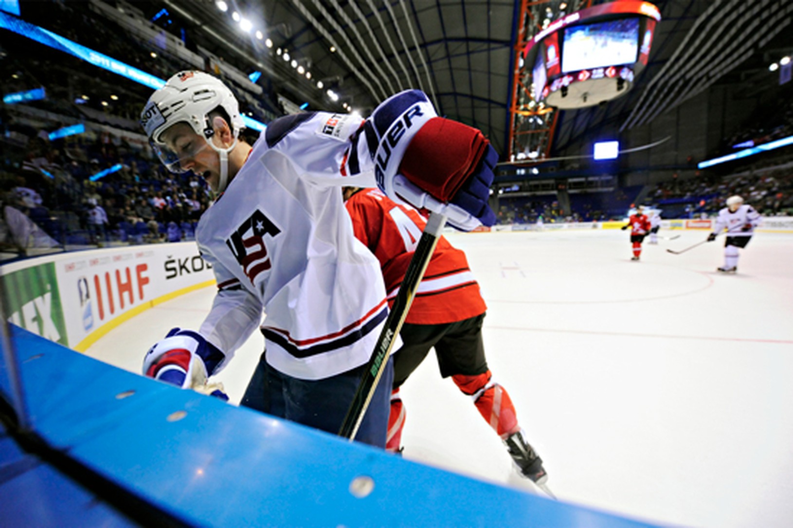 Derek Stepan v súboji
