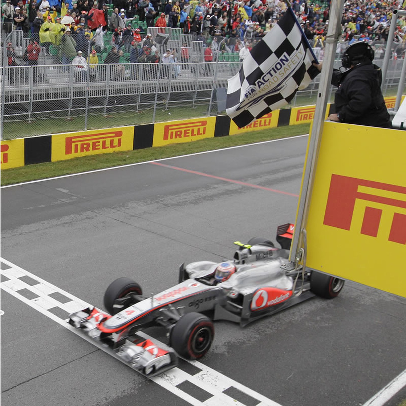 Jenson Button zvíťazil na