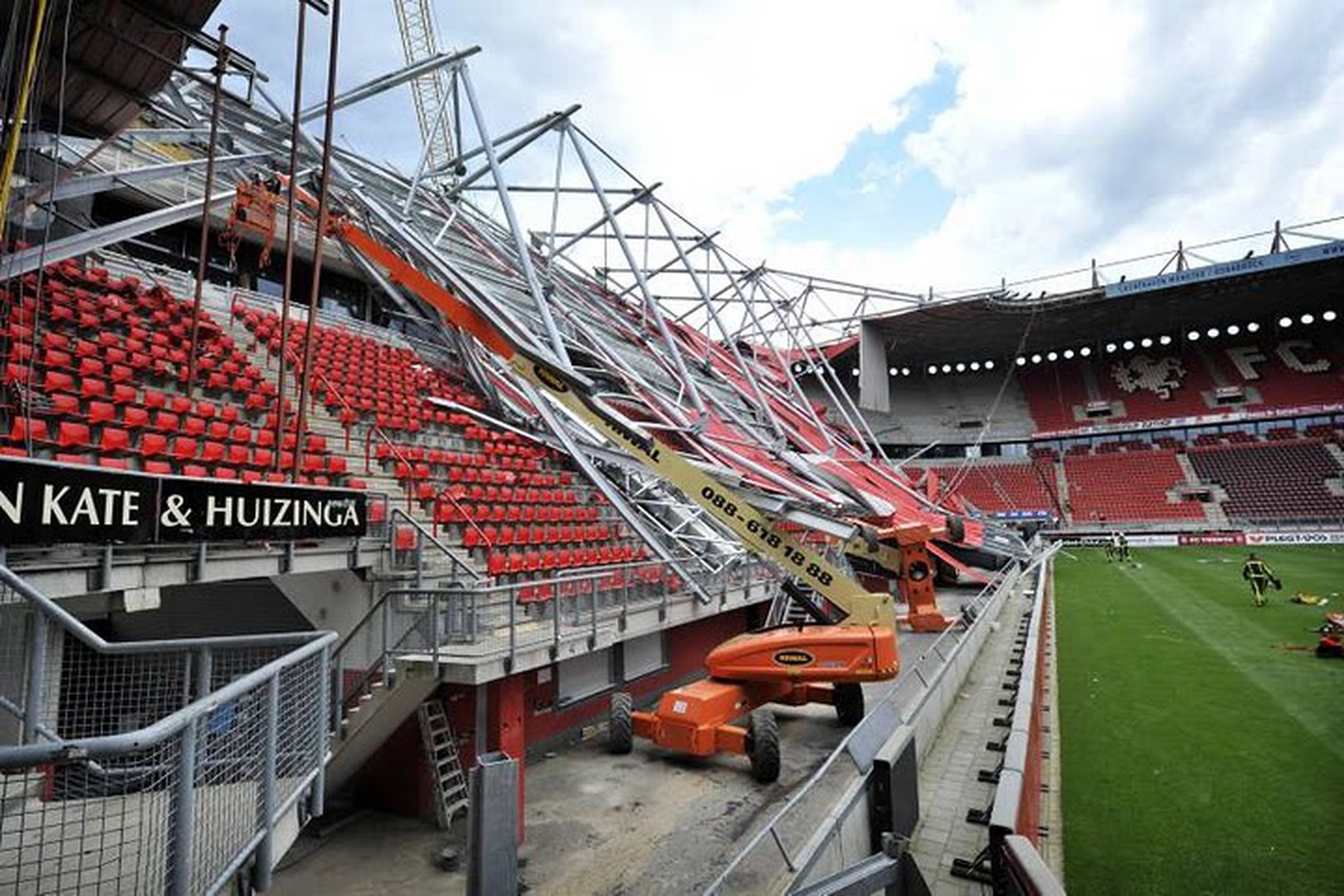 Zrútená strecha štadióna Twente