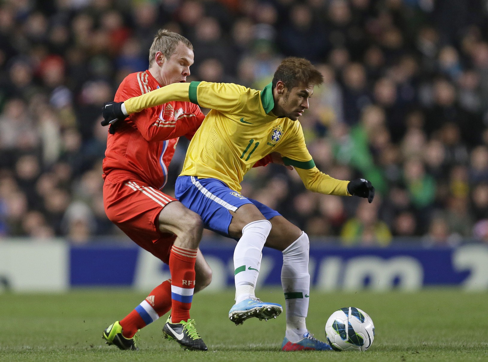 Brazílčan Neymar v súboji