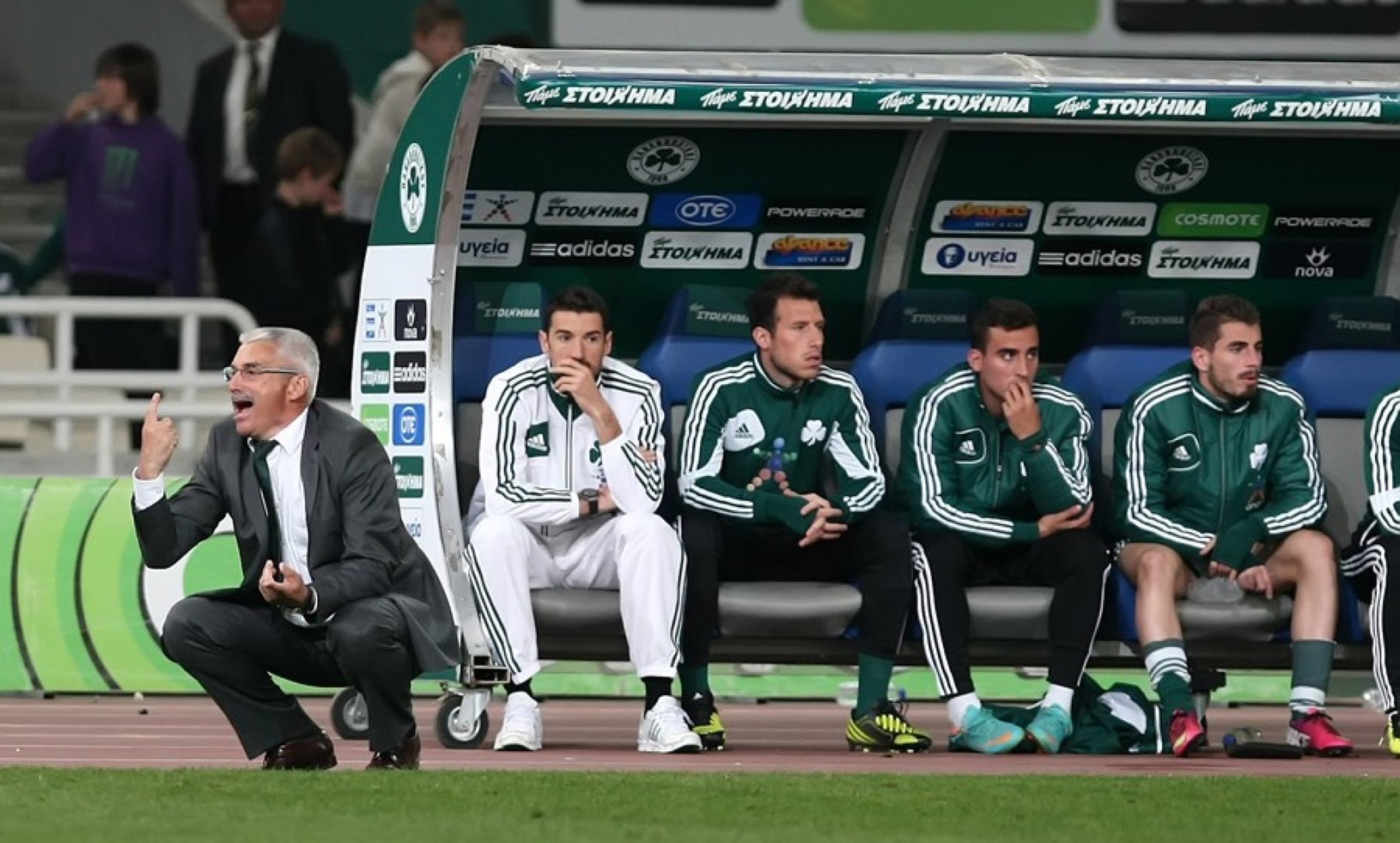 Fabri González na lavičke