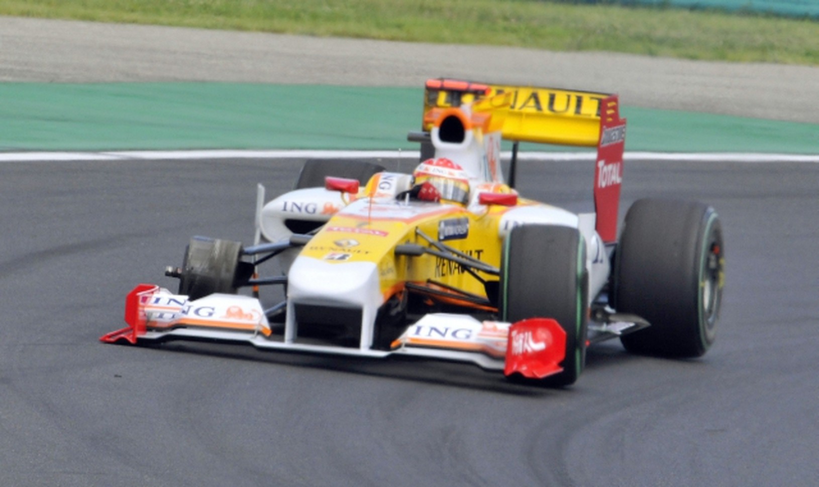 Fernando Alonso, three wheels,