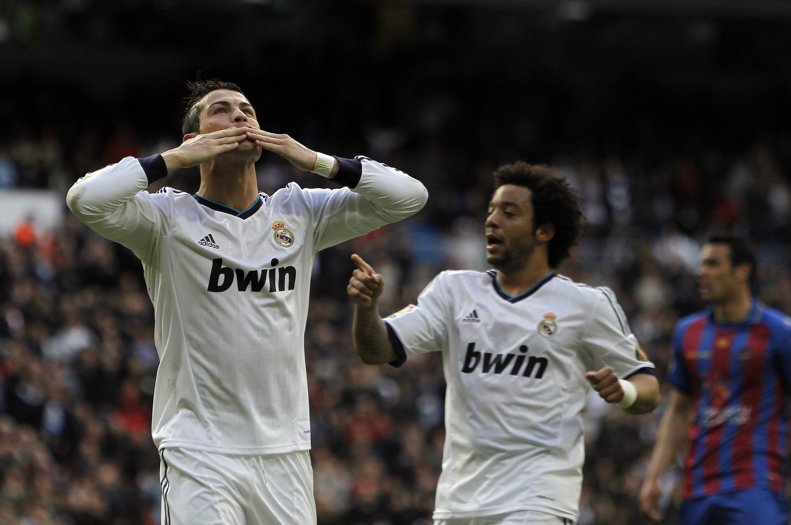 K triumfu Madridu prispeli