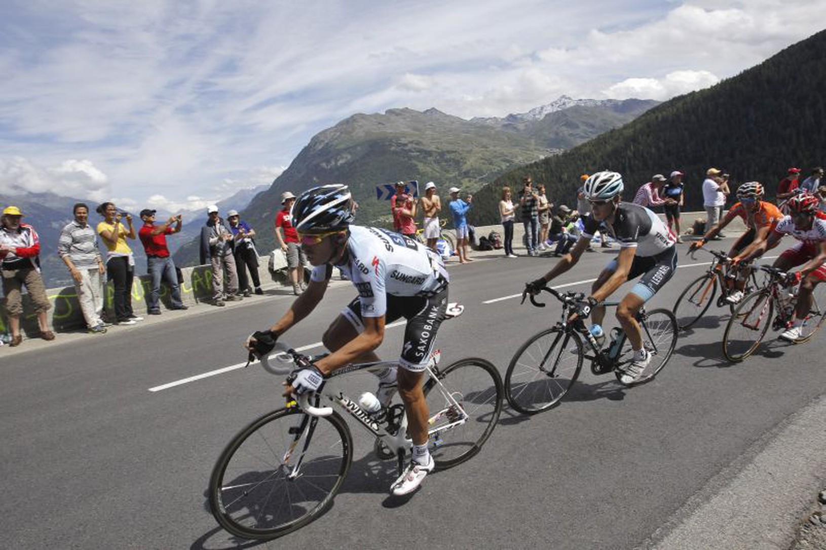Alberto Contador prenasledovaný Andym