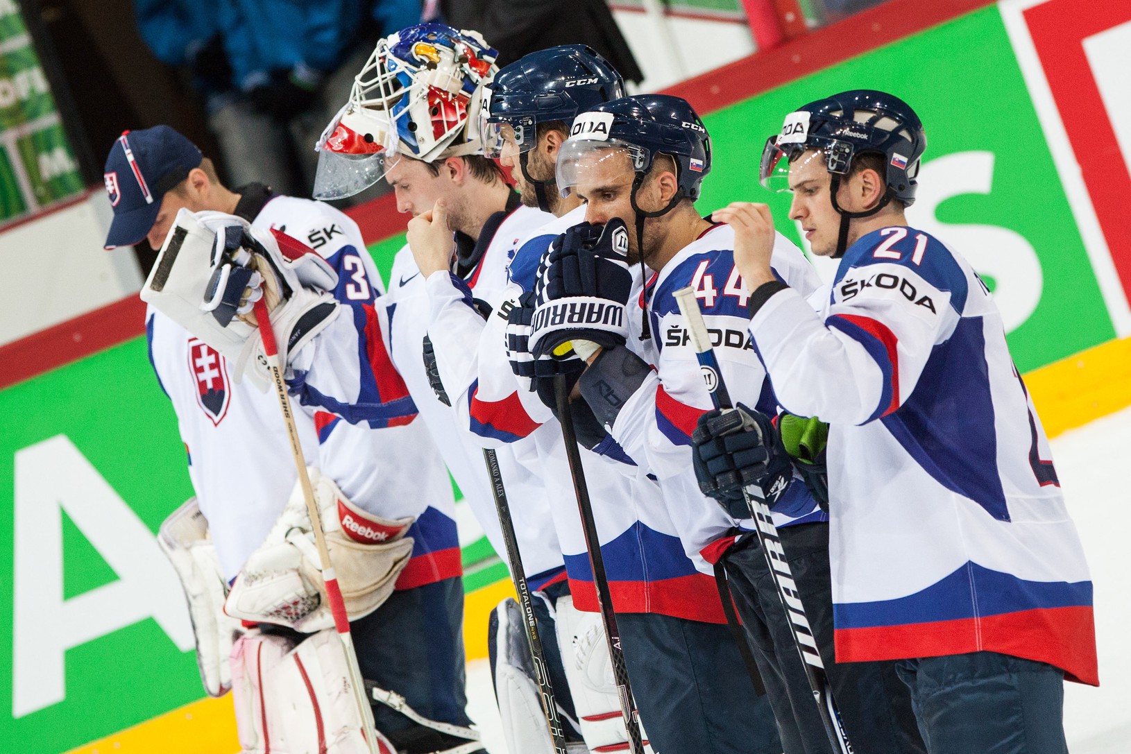 Veľavravné pohľady slovenských hokejistov