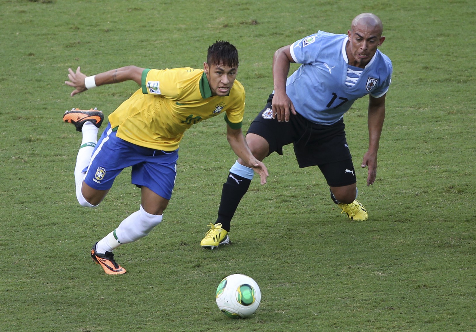 Neymar a Egidio Arévalo