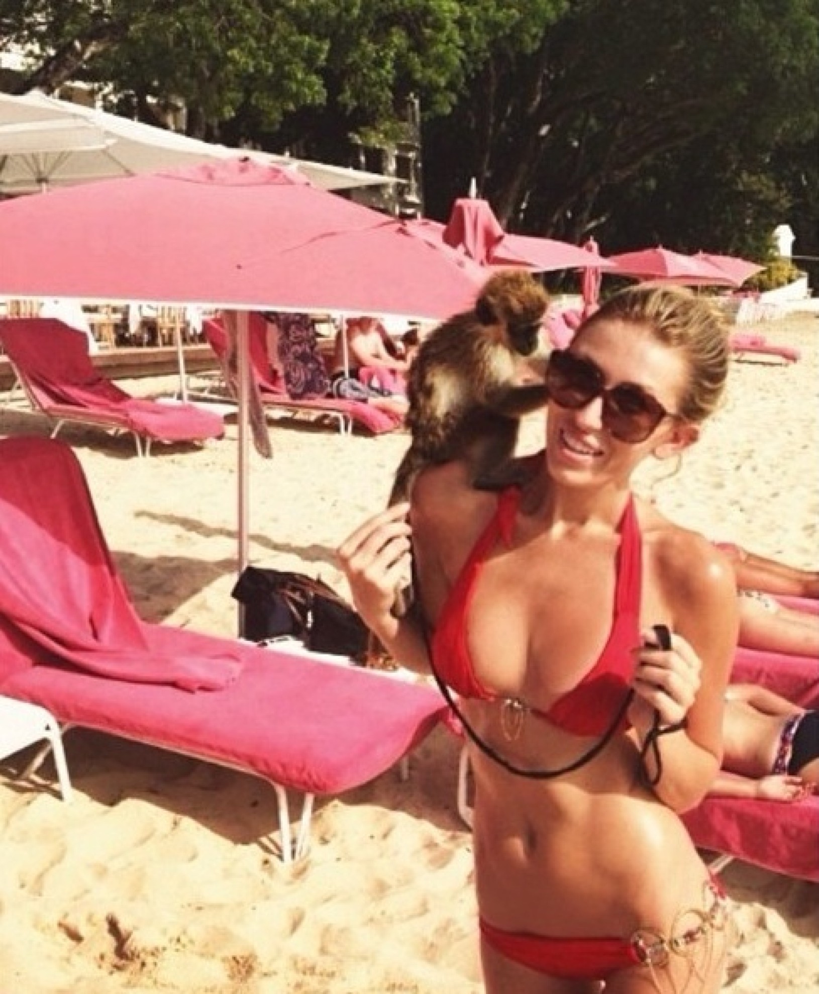 Paulina Gretzky s opicou