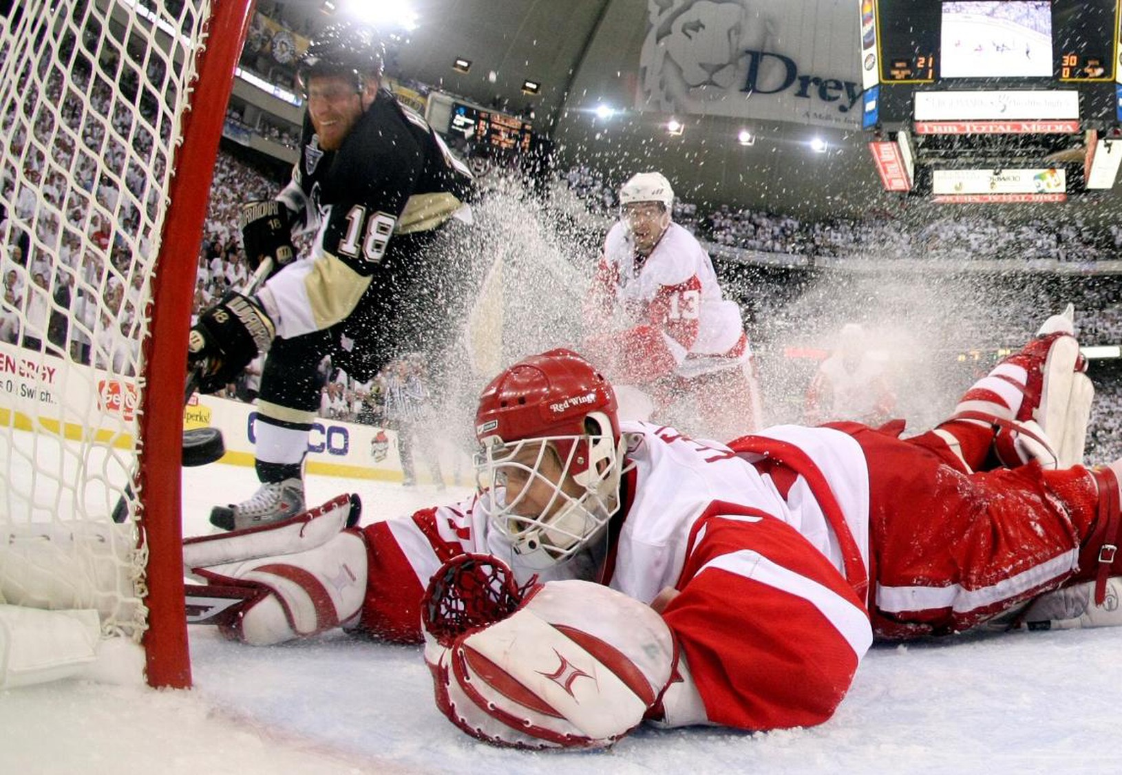Chris Osgood zlikvidoval vo