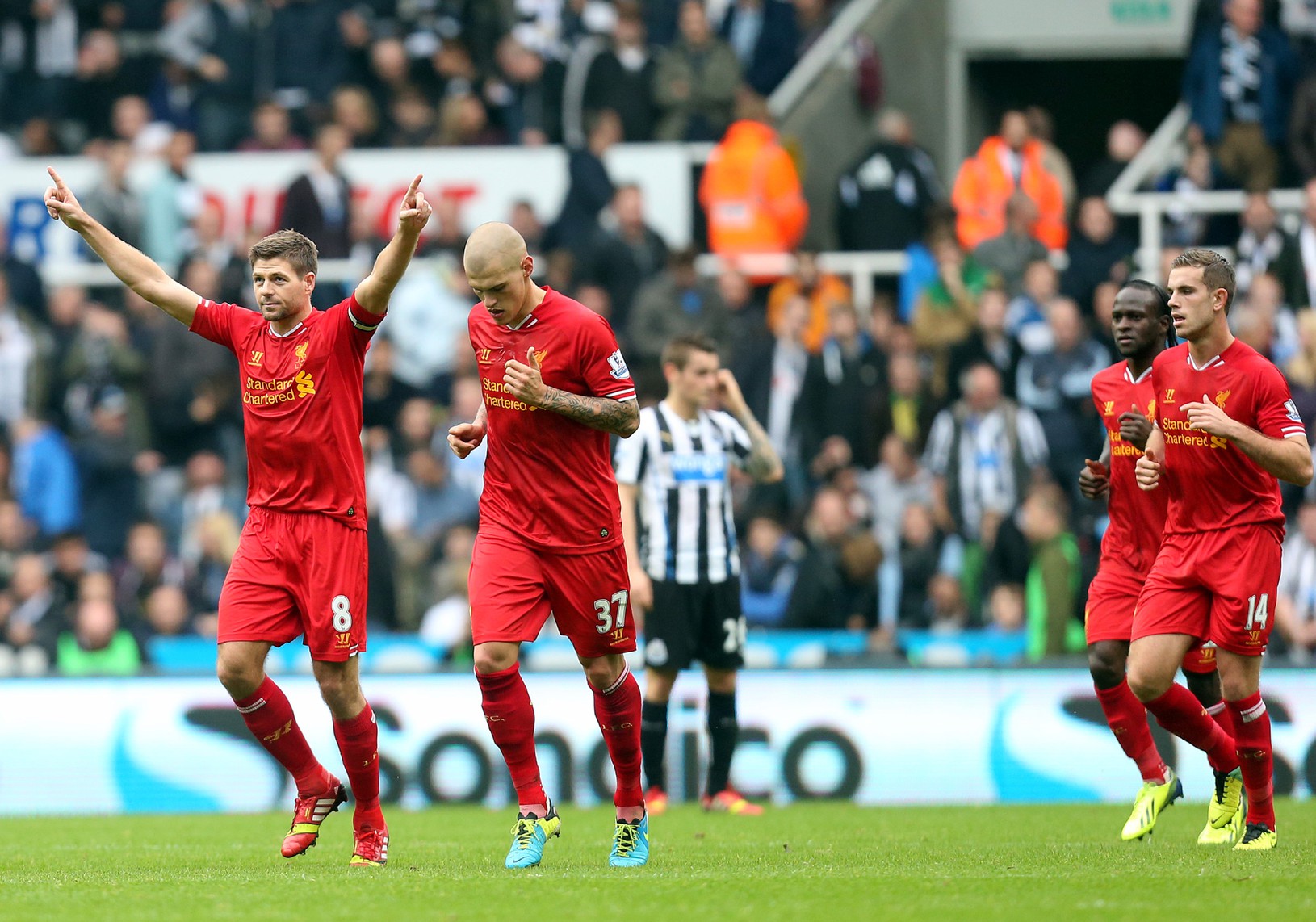 Steven Gerrard (8) s