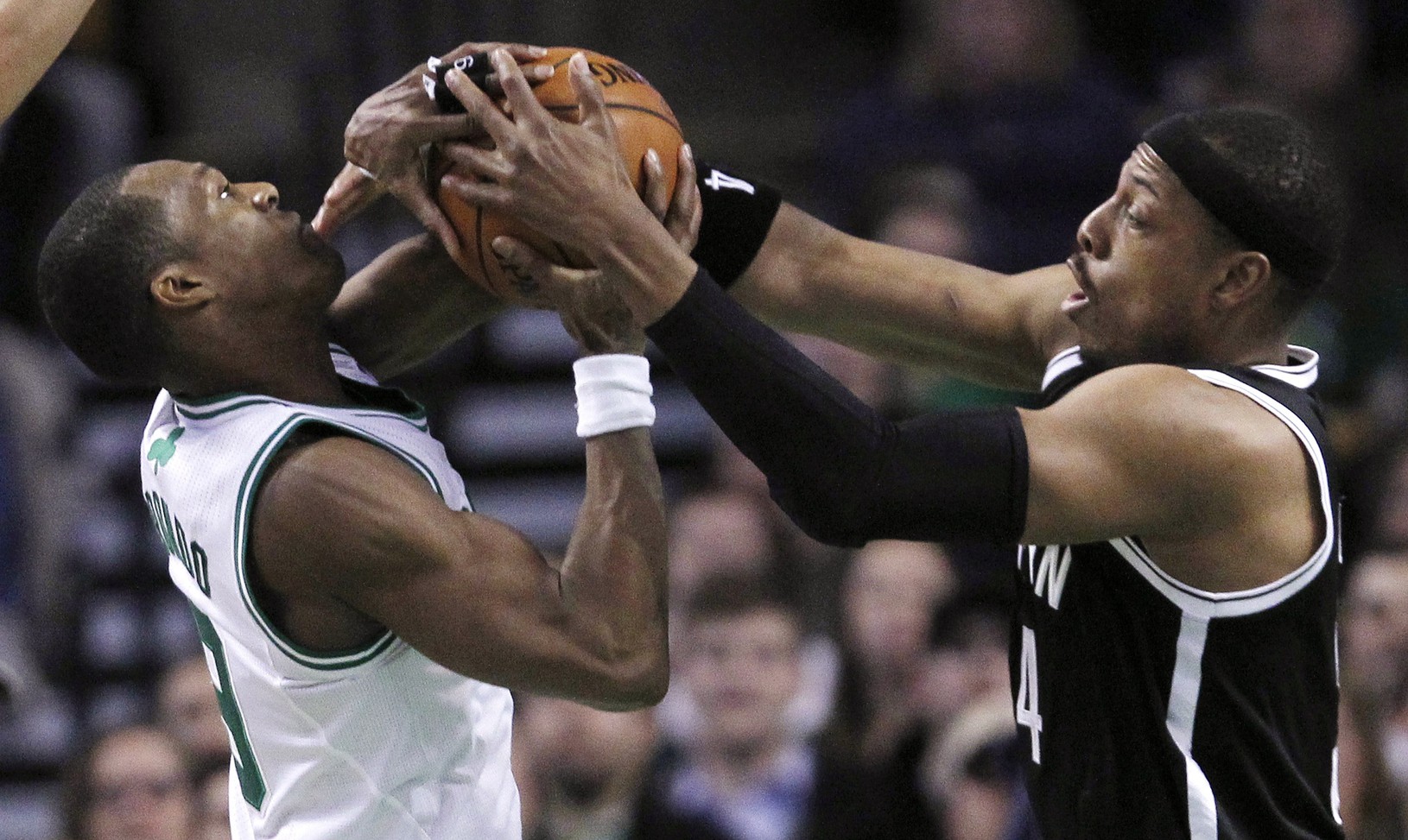 Rajon Rondo (vľavo)