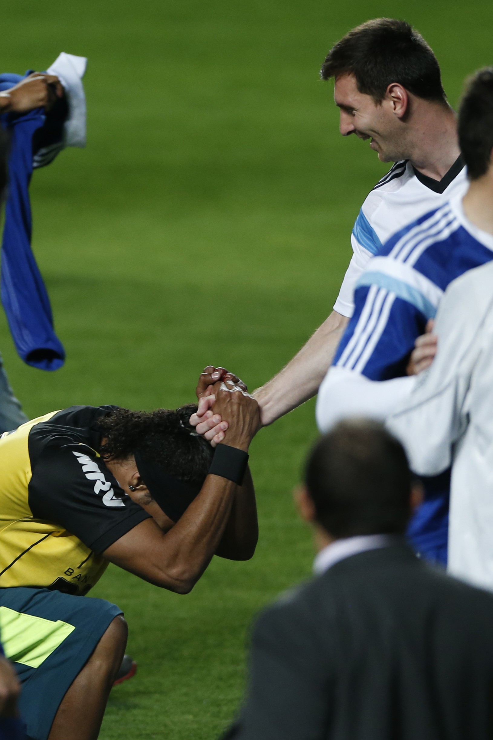 Ronaldinho si kľakol pred