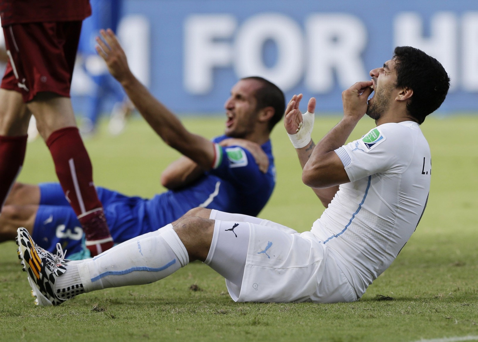Suárez pohrýzol talianskeho obrancu
