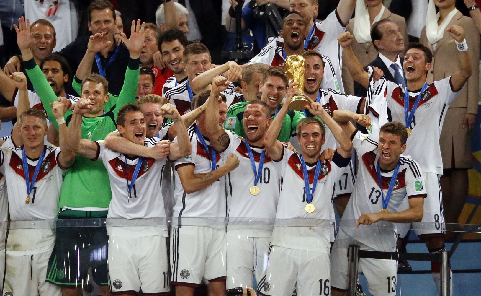 Nemecké oslavy s trofejou