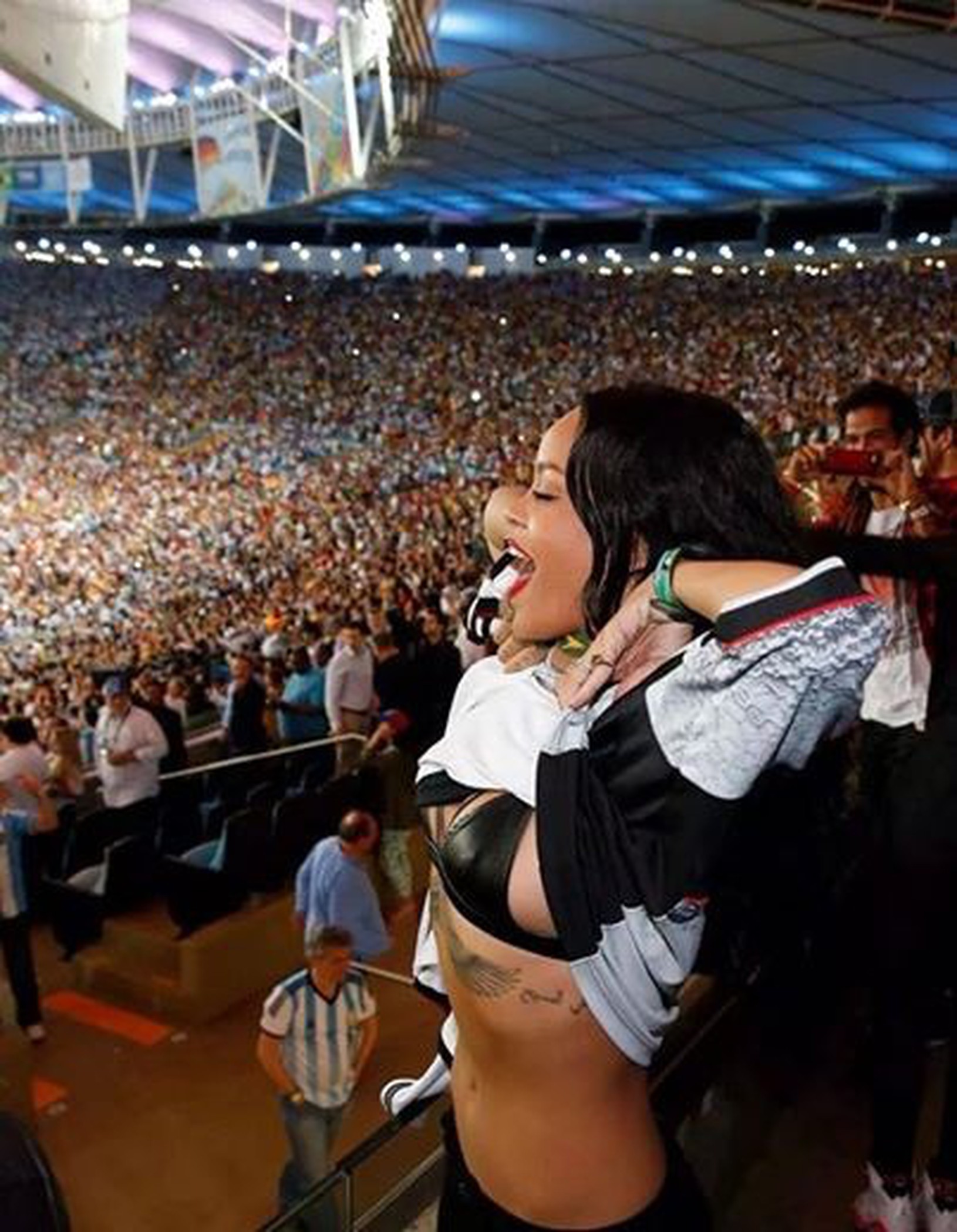 Speváčka Rihanna sa odviazala