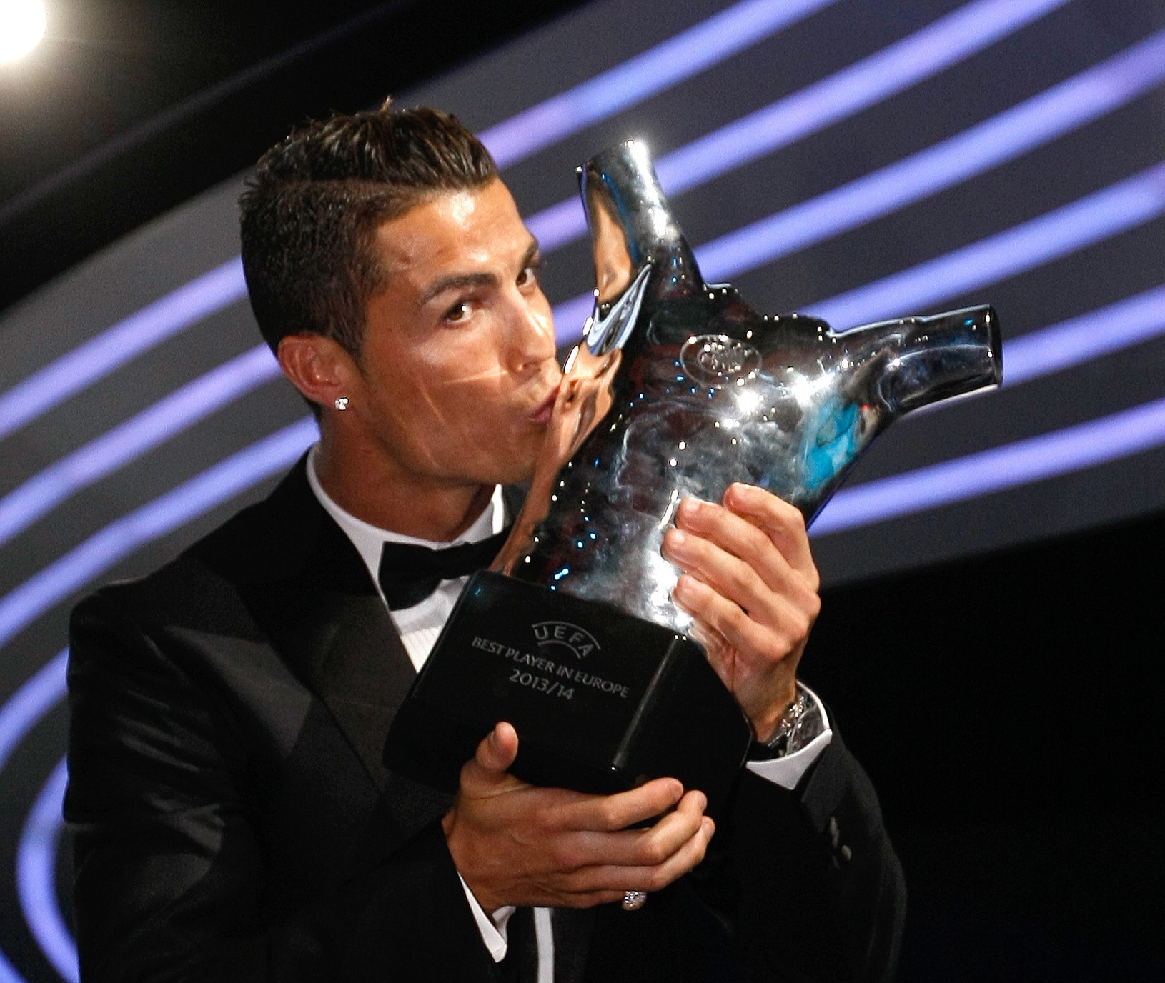 Cristiano Ronaldo s trofejou