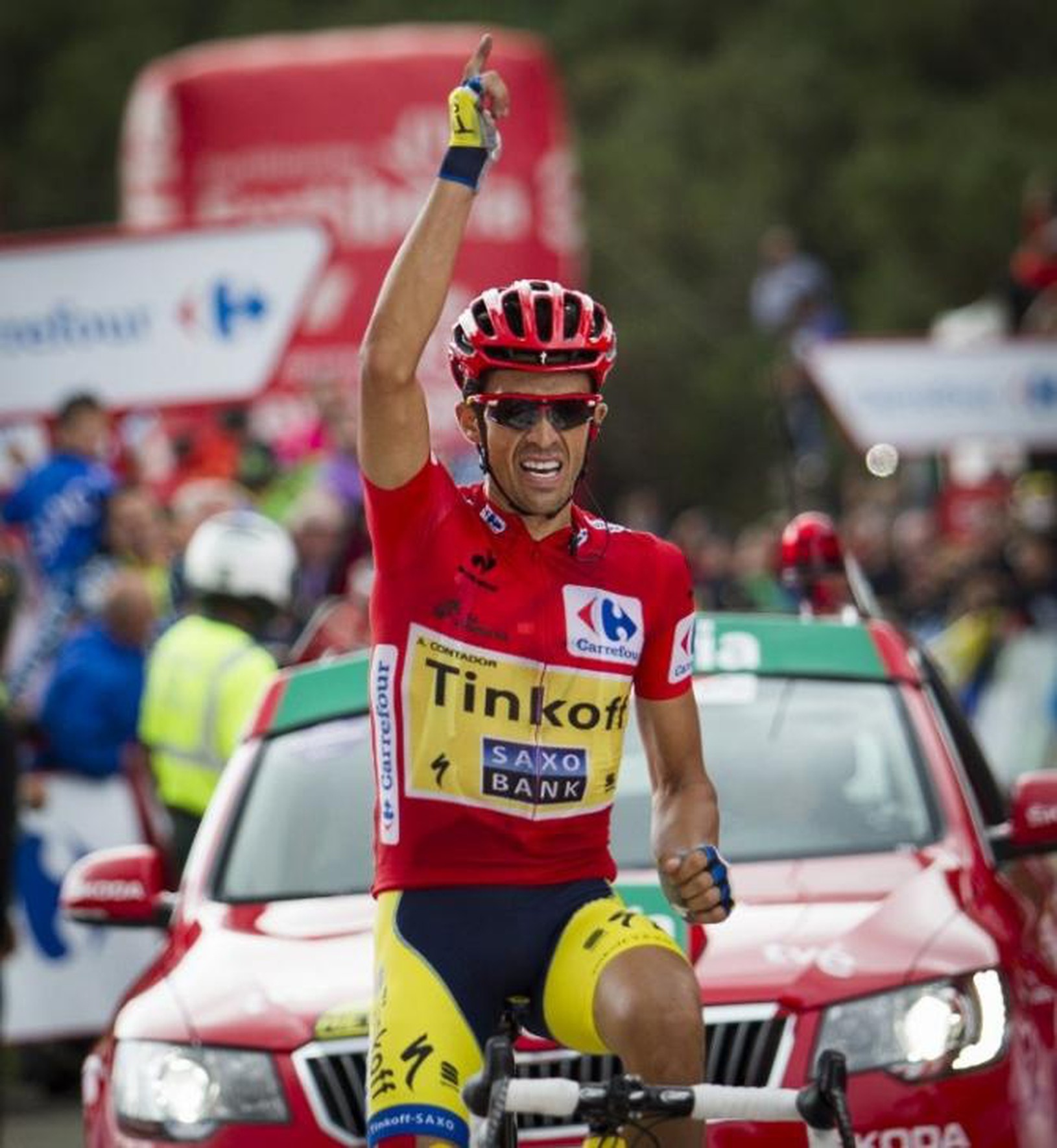Alberto Contador oslavuje triumf