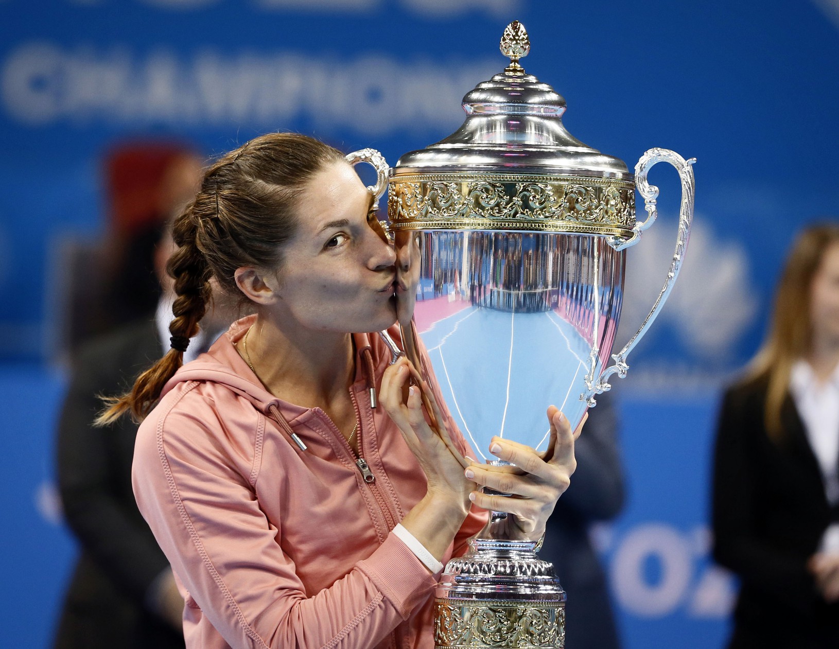 Andrea Petkovicová s trofejou