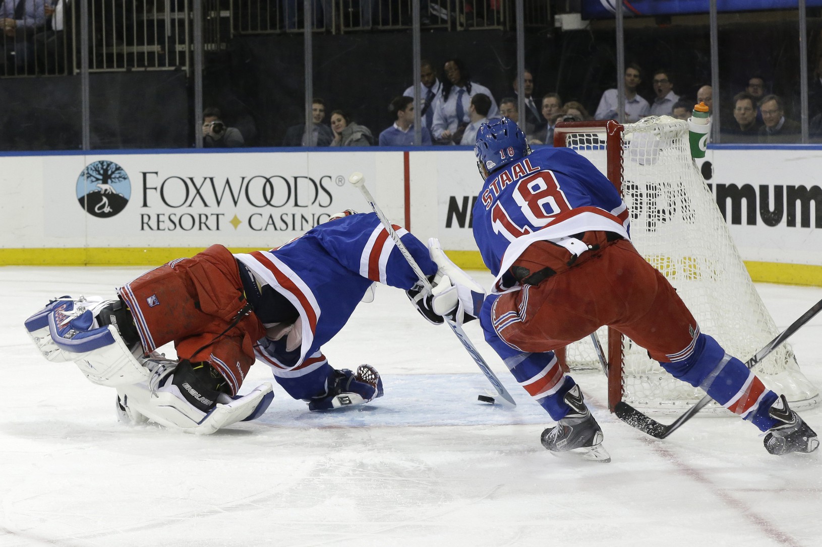 Marc Staal (18) a