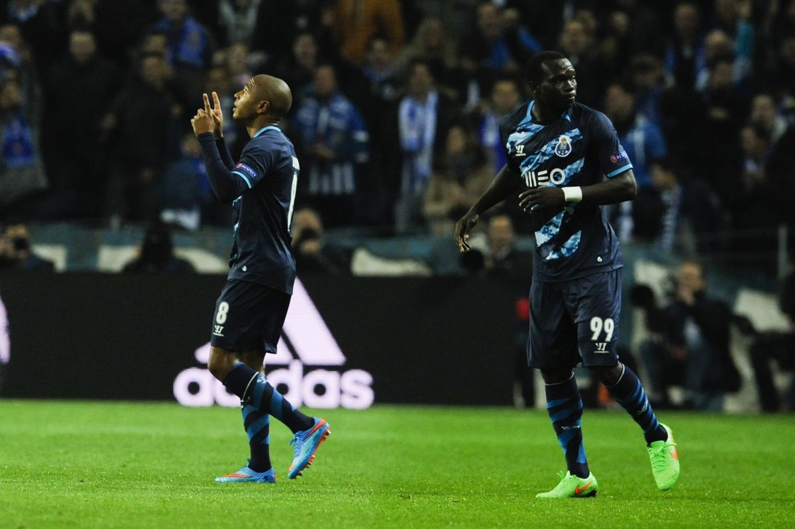 Yacine Brahimi (vľavo) a