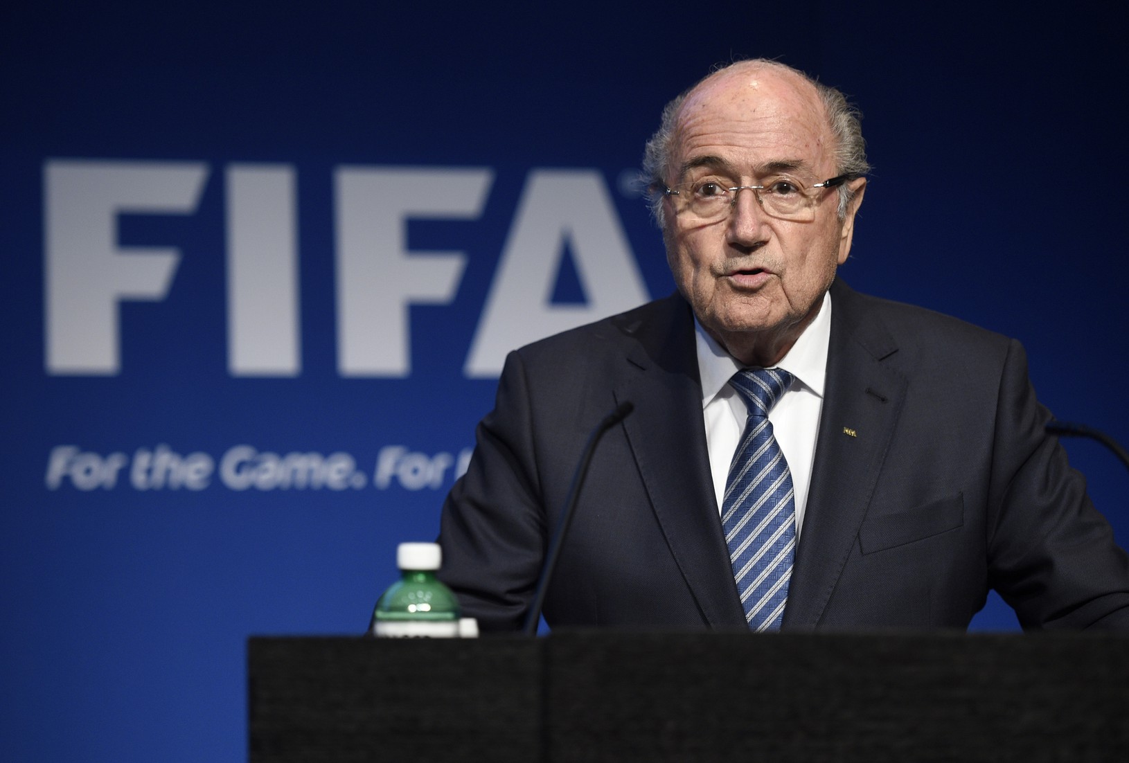 Sepp Blatter počas oznamovania