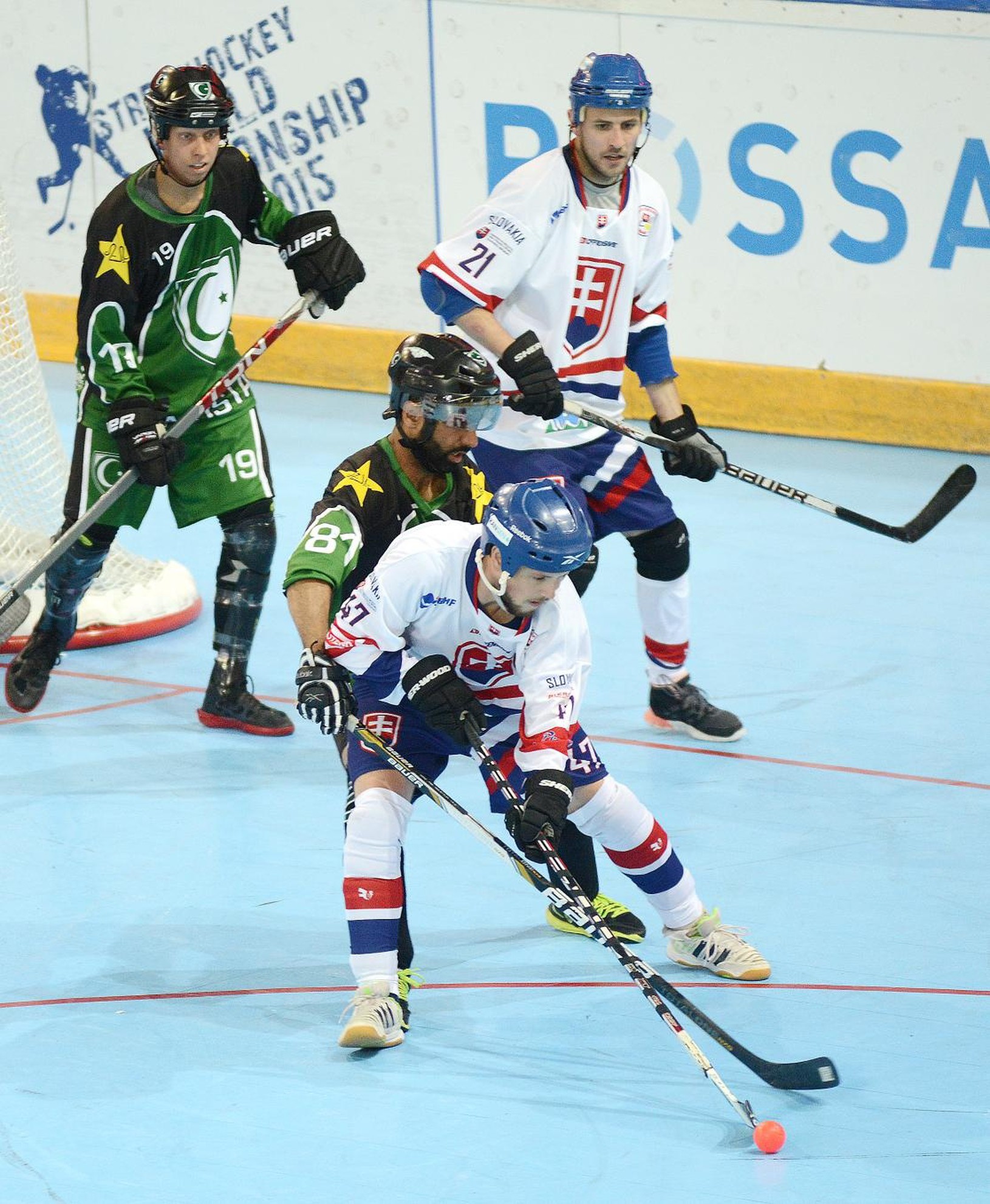 Slovenskí hokejbalisti v súboji