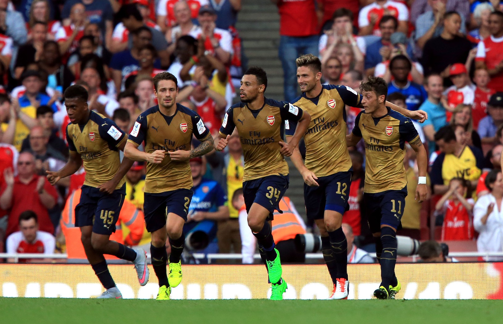 Arsenal oslavuje strelenie prvého