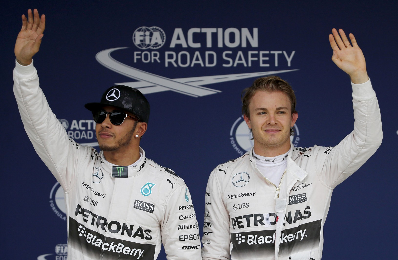 Lewis Hamilton (vľavo) a