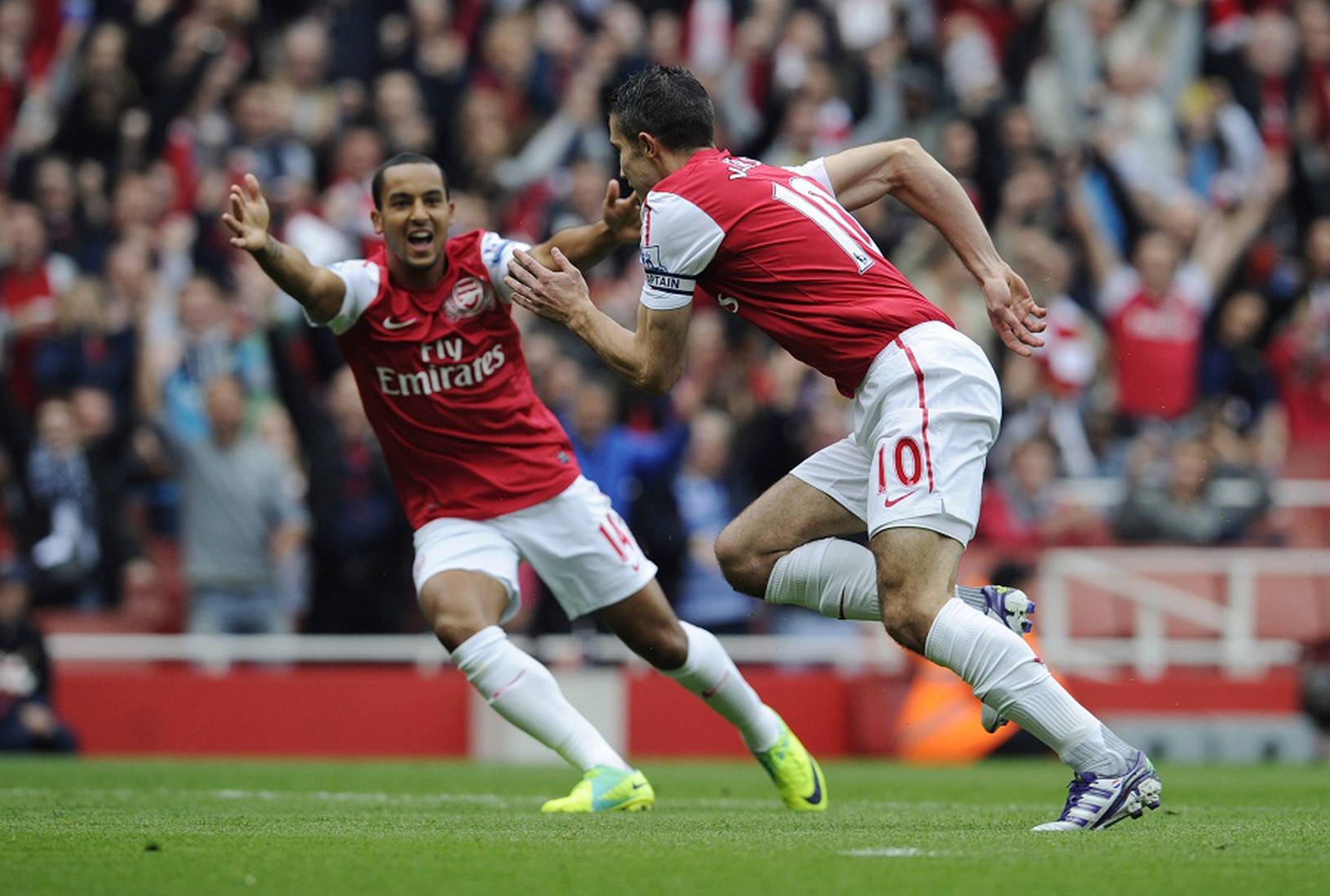 Robin van Persie strelil